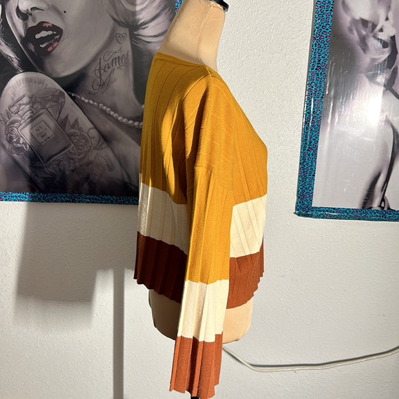 NWT Lumiere sweater - Picture 2 of 6